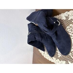 Women's Wide Cal Navy Faux Suede Boots Size 9WC/Like New/ Low Heel Riding Boot